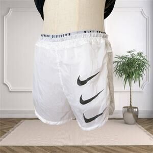 Women's Nike Tempo Luxe Run Division Women's 2-In-1 Running Shorts (White S)